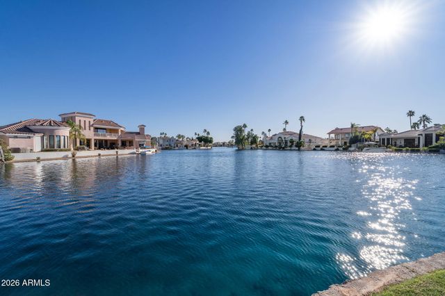 1214 W SEASHORE Drive, Gilbert, AZ 85233