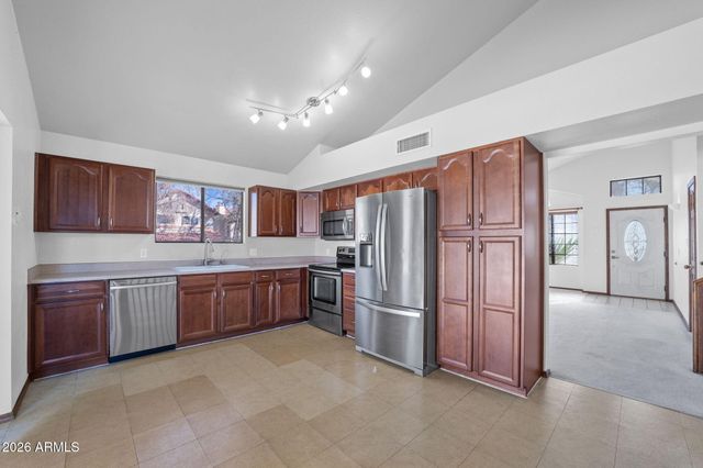 1214 W SEASHORE Drive, Gilbert, AZ 85233