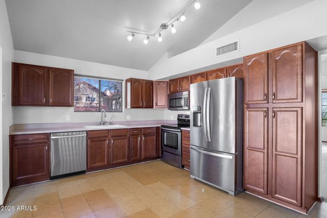 1214 W SEASHORE Drive, Gilbert, AZ 85233