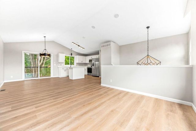 2827 18th Avenue E, Shakopee, MN 55379