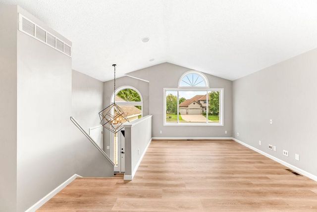 2827 18th Avenue E, Shakopee, MN 55379
