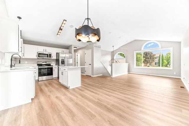 2827 18th Avenue E, Shakopee, MN 55379