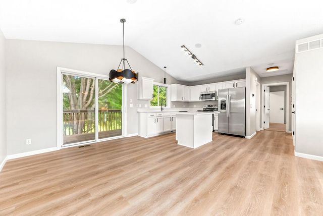 2827 18th Avenue E, Shakopee, MN 55379