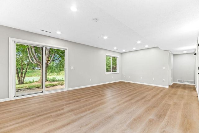 2827 18th Avenue E, Shakopee, MN 55379