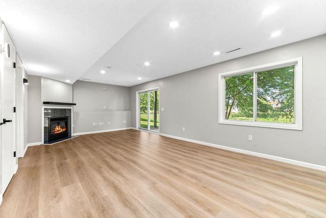 2827 18th Avenue E, Shakopee, MN 55379