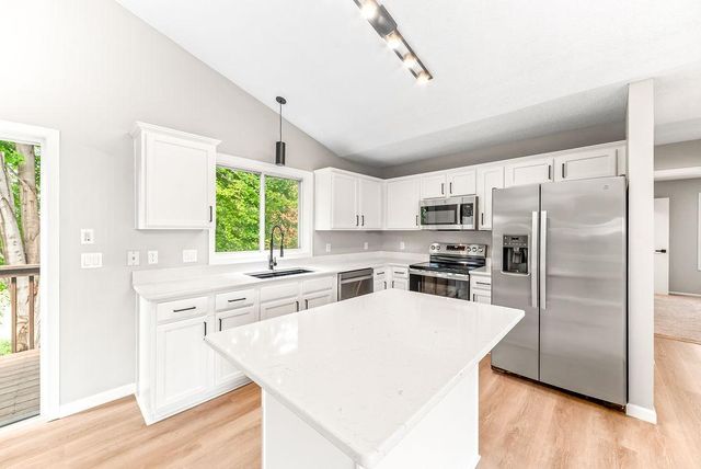 2827 18th Avenue E, Shakopee, MN 55379