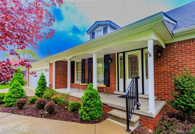 21879 Canterbury Avenue, Grosse Ile Township, MI 48138