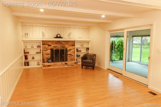 21879 Canterbury Avenue, Grosse Ile Township, MI 48138