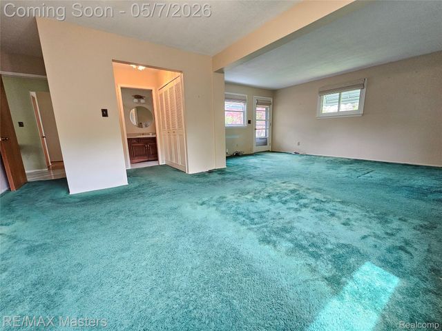 21879 Canterbury Avenue, Grosse Ile Township, MI 48138