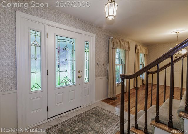 21879 Canterbury Avenue, Grosse Ile Township, MI 48138