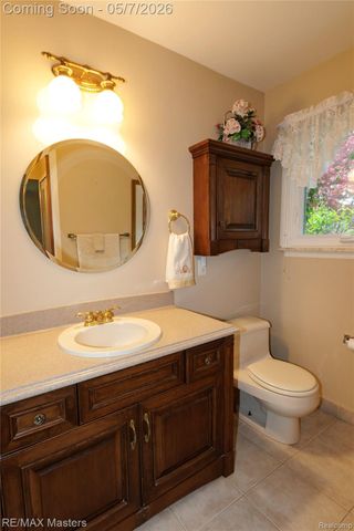 21879 Canterbury Avenue, Grosse Ile Township, MI 48138