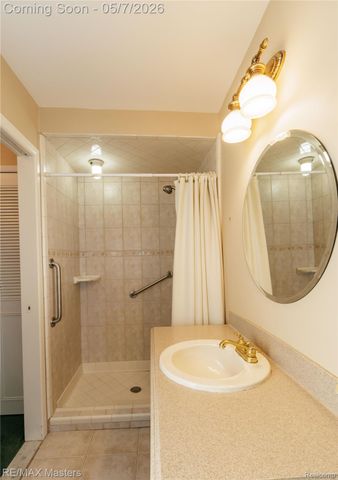 21879 Canterbury Avenue, Grosse Ile Township, MI 48138