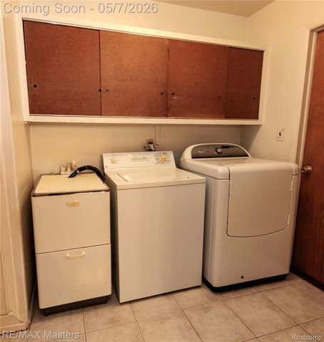 21879 Canterbury Avenue, Grosse Ile Township, MI 48138