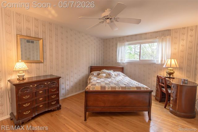 21879 Canterbury Avenue, Grosse Ile Township, MI 48138