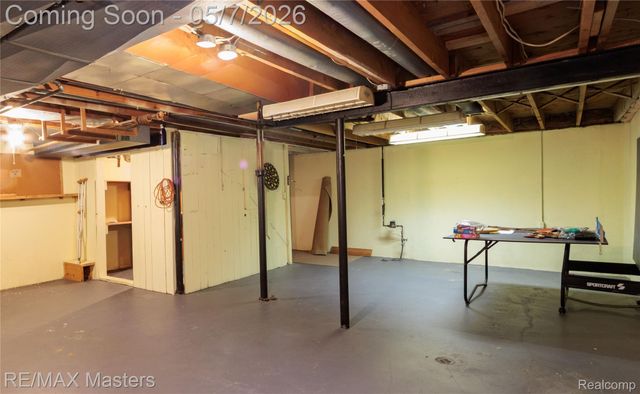21879 Canterbury Avenue, Grosse Ile Township, MI 48138