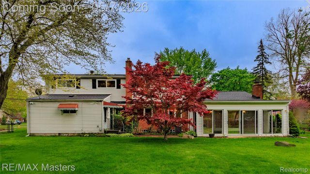 21879 Canterbury Avenue, Grosse Ile Township, MI 48138
