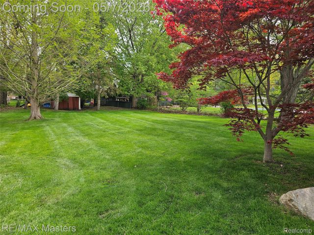 21879 Canterbury Avenue, Grosse Ile Township, MI 48138