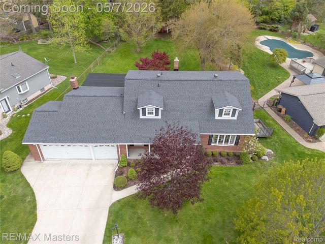 21879 Canterbury Avenue, Grosse Ile Township, MI 48138