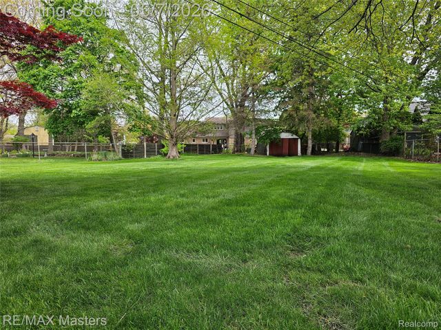 21879 Canterbury Avenue, Grosse Ile Township, MI 48138