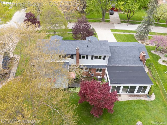 21879 Canterbury Avenue, Grosse Ile Township, MI 48138