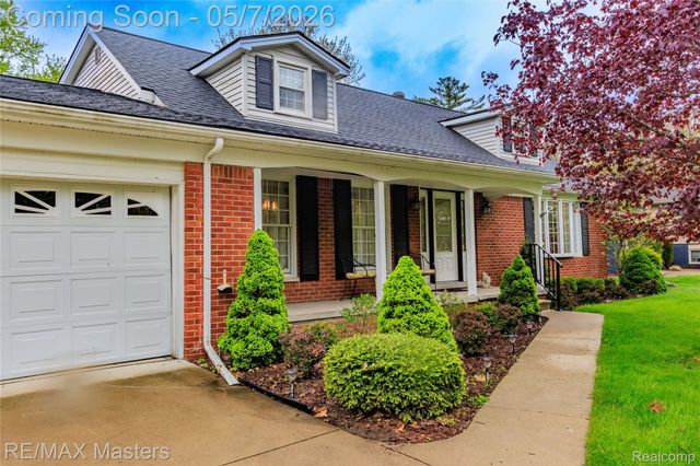 21879 Canterbury Avenue, Grosse Ile Township, MI 48138