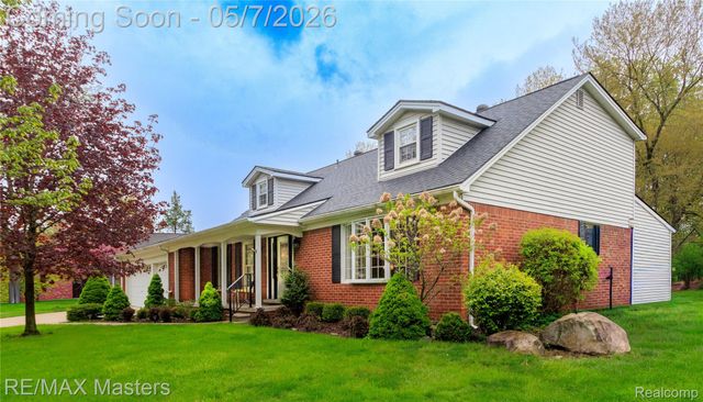21879 Canterbury Avenue, Grosse Ile Township, MI 48138
