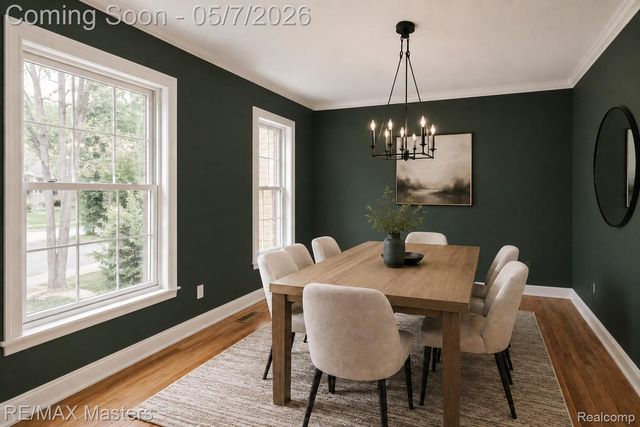 21879 Canterbury Avenue, Grosse Ile Township, MI 48138