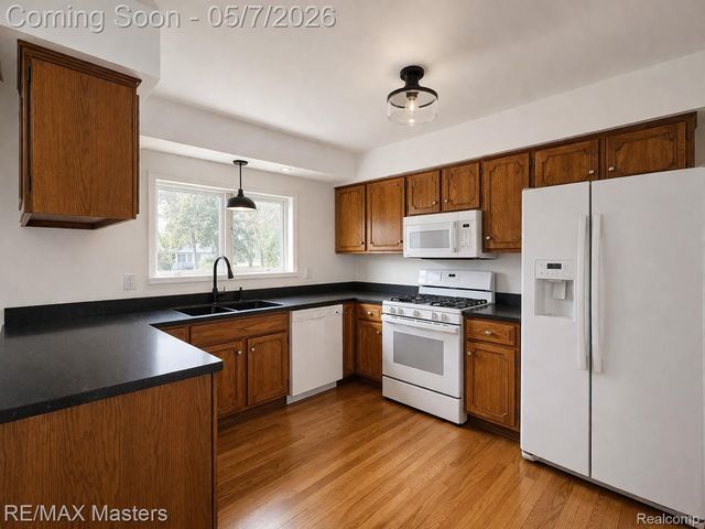 21879 Canterbury Avenue, Grosse Ile Township, MI 48138