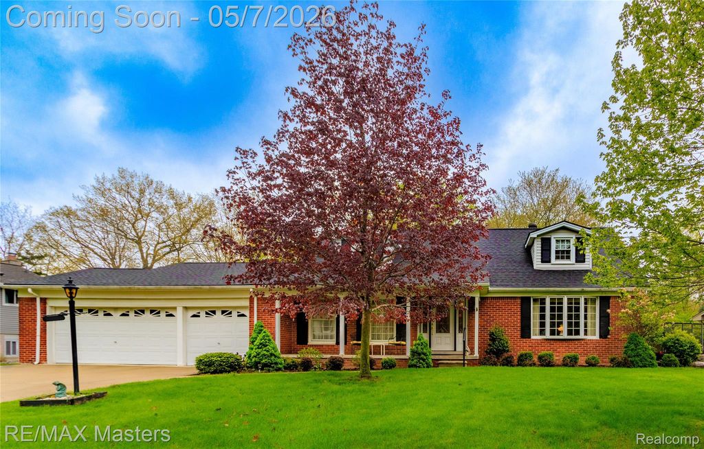 21879 Canterbury Avenue, Grosse Ile Township, MI 48138