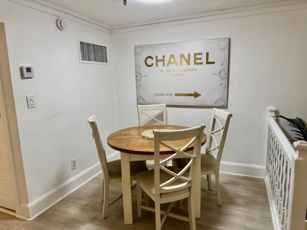 Image 12 of property listing at 235 Sunrise Avenue Mze 1104, Palm Beach, FL 33480