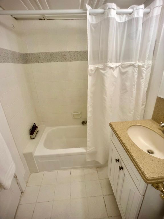 Image 16 of property listing at 235 Sunrise Avenue Mze 1104, Palm Beach, FL 33480