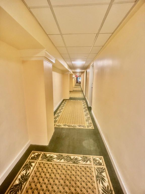 Image 18 of property listing at 235 Sunrise Avenue Mze 1104, Palm Beach, FL 33480