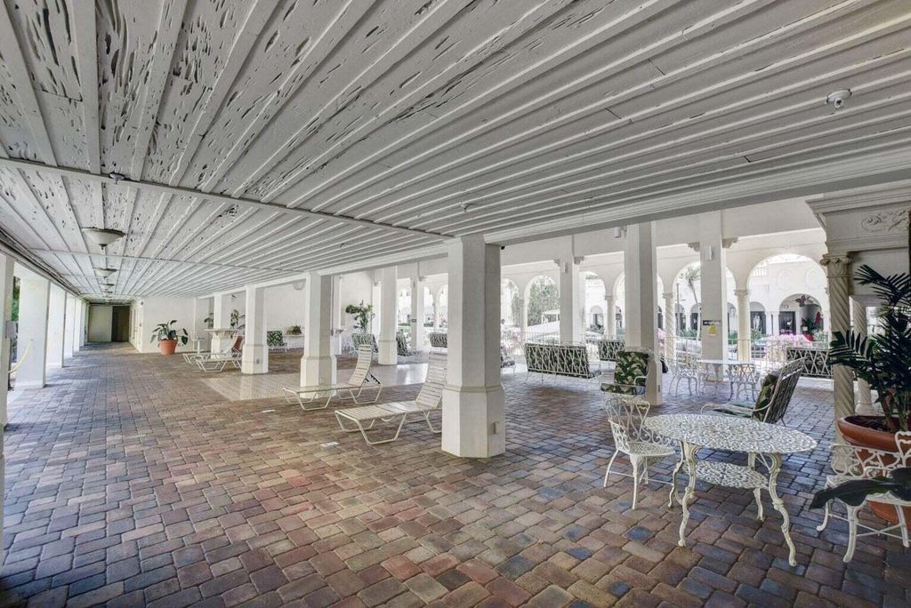 Image 19 of property listing at 235 Sunrise Avenue Mze 1104, Palm Beach, FL 33480