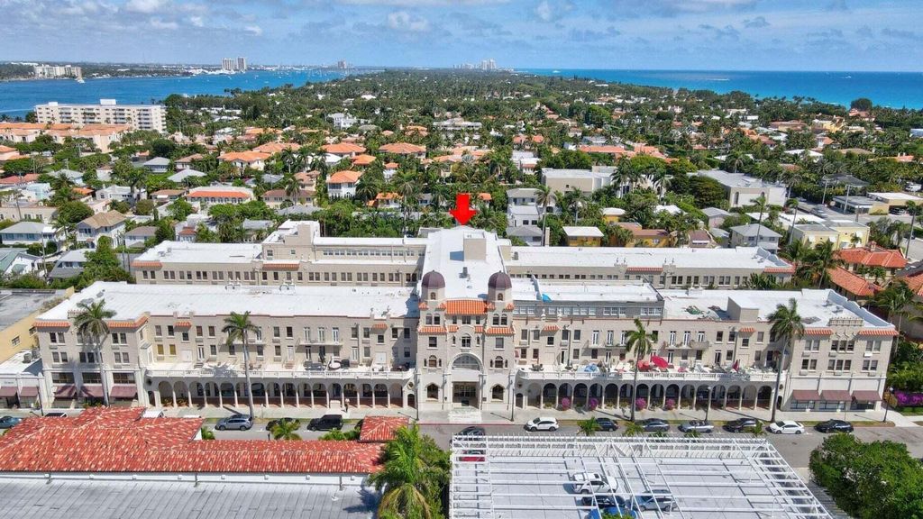 Image 3 of property listing at 235 Sunrise Avenue Mze 1104, Palm Beach, FL 33480