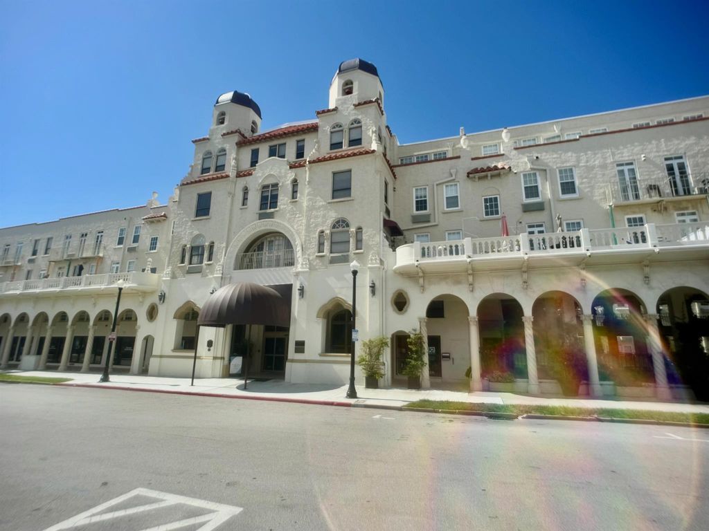 Image 31 of property listing at 235 Sunrise Avenue Mze 1104, Palm Beach, FL 33480