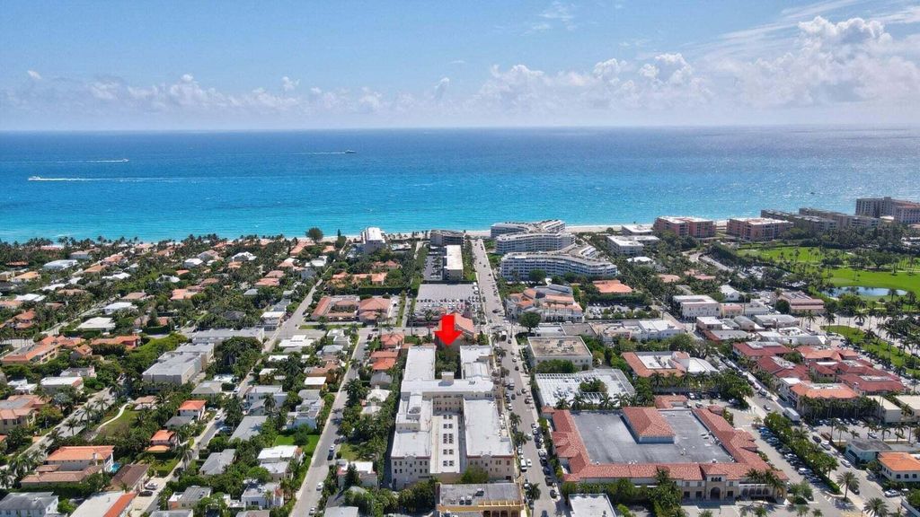 Image 4 of property listing at 235 Sunrise Avenue Mze 1104, Palm Beach, FL 33480
