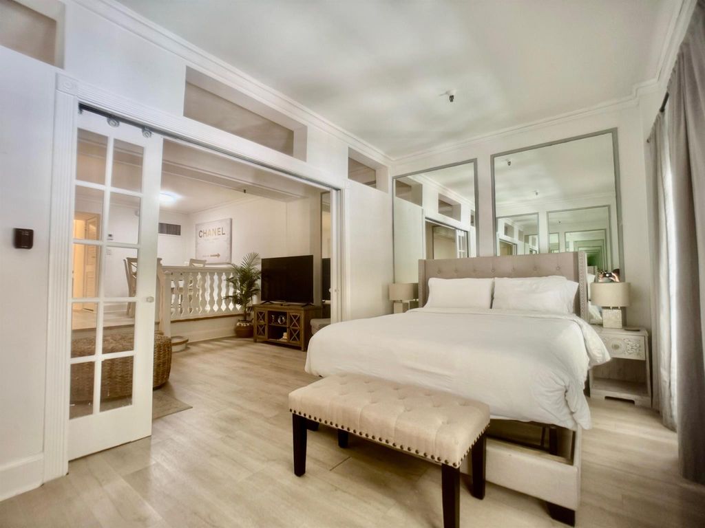 Image 5 of property listing at 235 Sunrise Avenue Mze 1104, Palm Beach, FL 33480