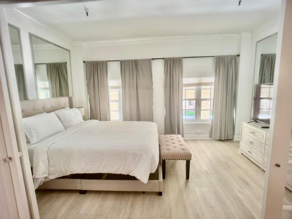 Image 8 of property listing at 235 Sunrise Avenue Mze 1104, Palm Beach, FL 33480