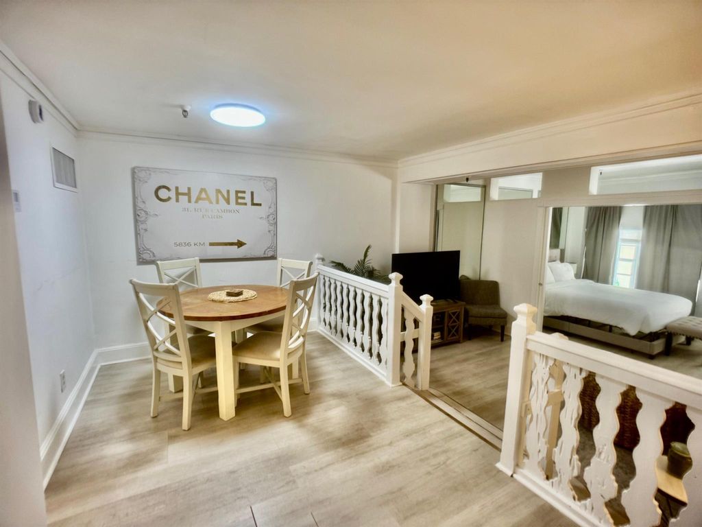 Image 9 of property listing at 235 Sunrise Avenue Mze 1104, Palm Beach, FL 33480