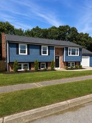 30 Verdant Drive, Cranston, RI 02920