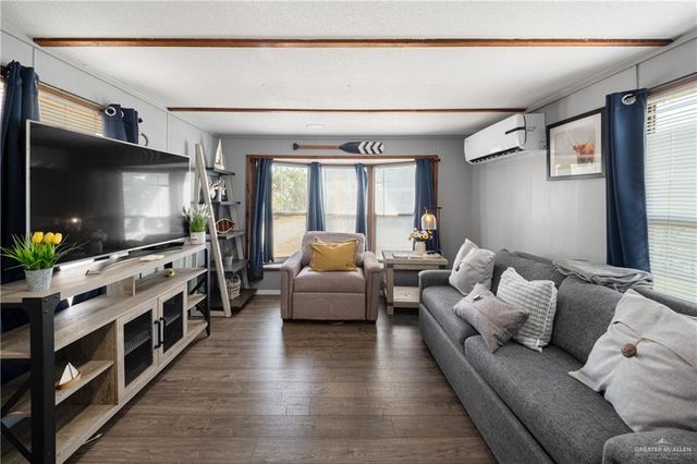 8482 Lago Vista Drive, Edcouch, TX 78538