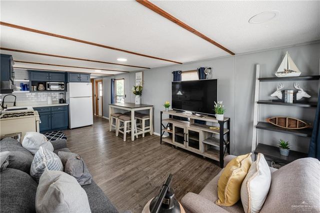 8482 Lago Vista Drive, Edcouch, TX 78538