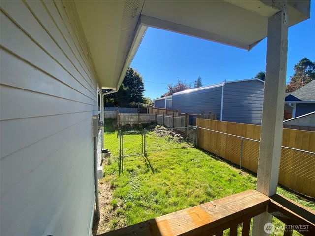 320 C Street, South Bend, WA 98586