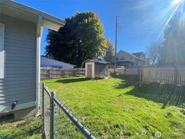 320 C Street, South Bend, WA 98586