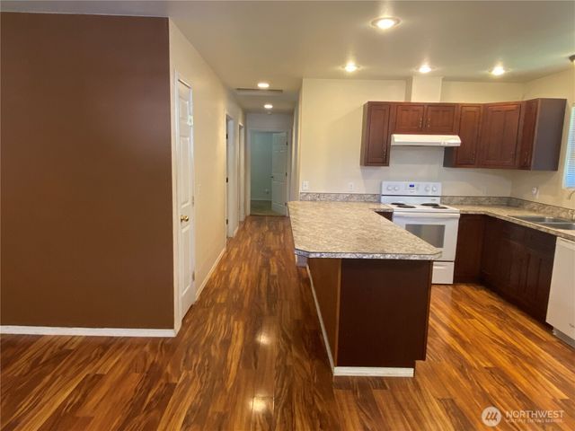 320 C Street, South Bend, WA 98586