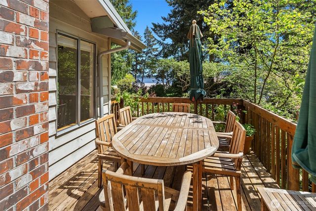 10218 SW Tillicum Lane, Vashon, WA 98070