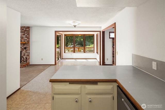 10218 SW Tillicum Lane, Vashon, WA 98070