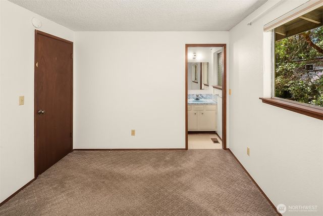 10218 SW Tillicum Lane, Vashon, WA 98070