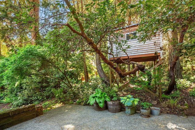 10218 SW Tillicum Lane, Vashon, WA 98070