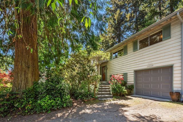 10218 SW Tillicum Lane, Vashon, WA 98070